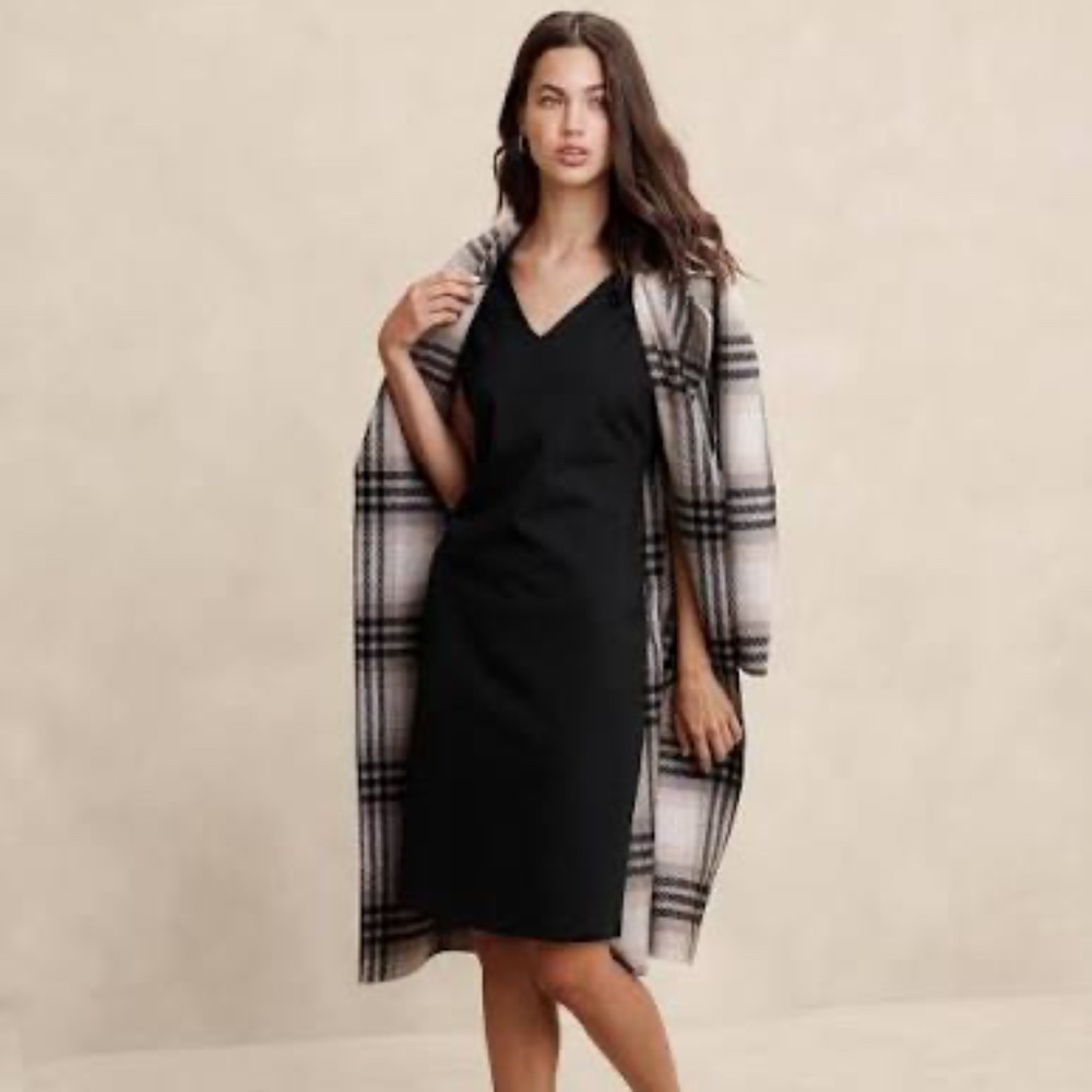 Banana Republic Factory Small Black V-Neck Knee Length Ponte Sheath